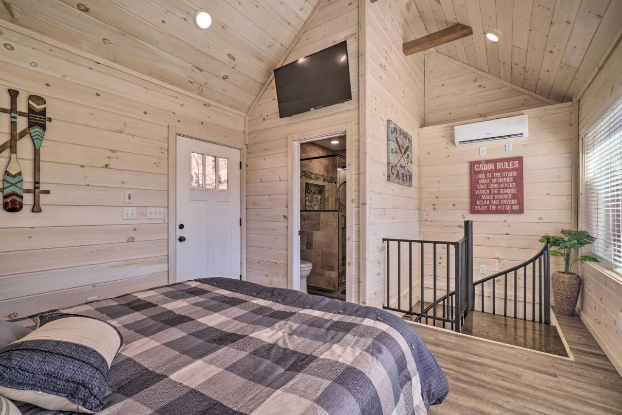Peaceful On 52 Acres! *